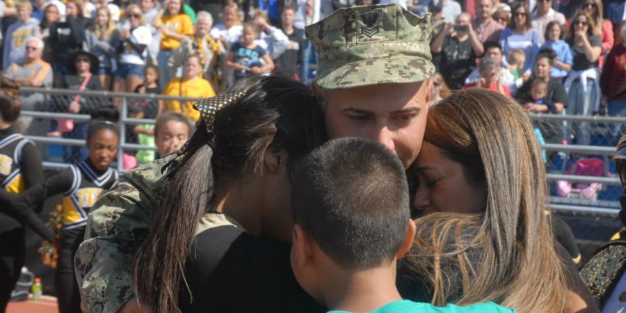 Military dad surprises family at homecoming game