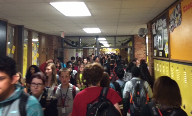 As+the+amount+of+students+at+West+increases%2C+the+hallways+become+more+crowded%2C+causing+problems+for+students.+Photo+by+Anna+Eklund.+