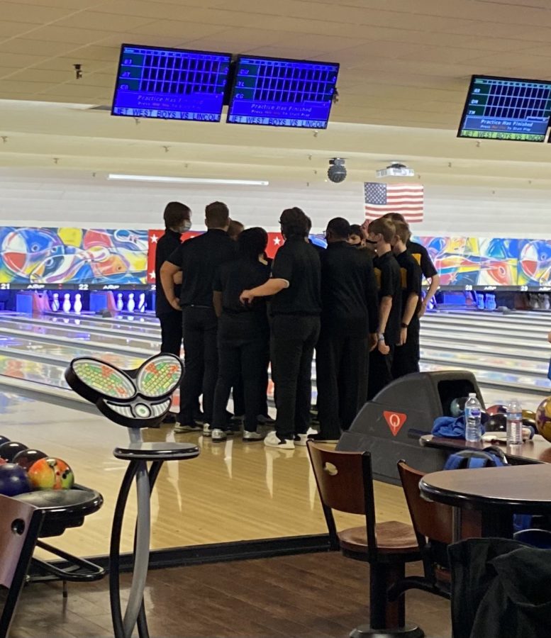 The+Joliet+West+boys+bowling+team+at+their+first+home+game+of+the+2021-22+season.+Photo+courtesy+of+Steve+Millsaps+on+Twitter.