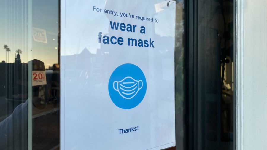 A business informs its patrons on their mask policy. Photo courtesy of NBC Chicago.