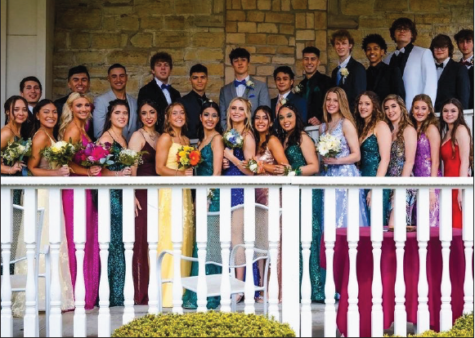 A group of seniors pose for prom photos outside of the Jacob Henry Mansion in Joliet. Photo courtesy of senior Isabelle Montano.